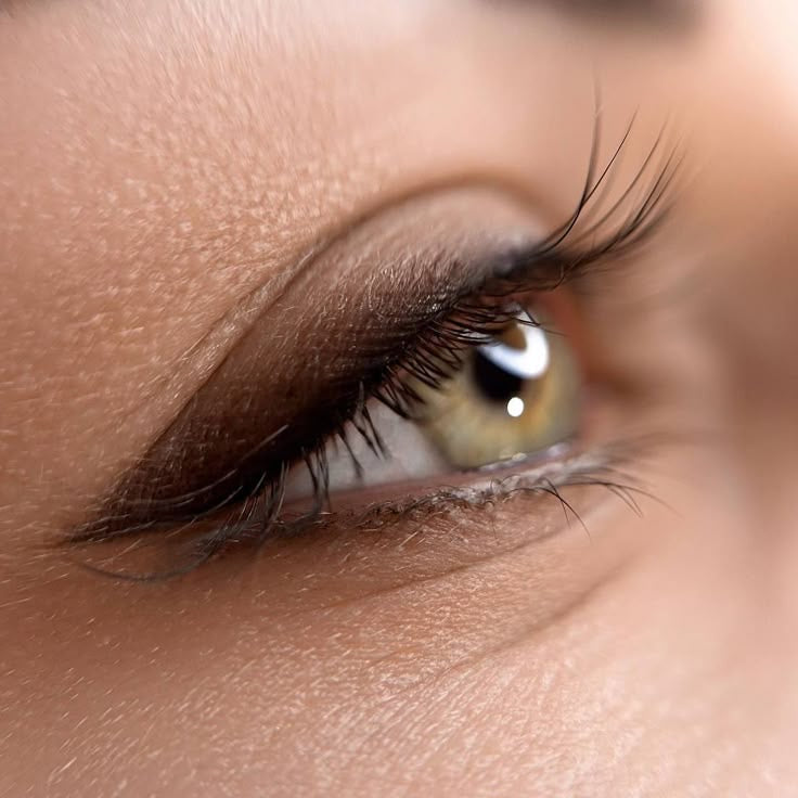 LA TENUE D'UN EYELINER PERMANENT; TOUT CE QUE VOUS DEVEZ SAVOIR